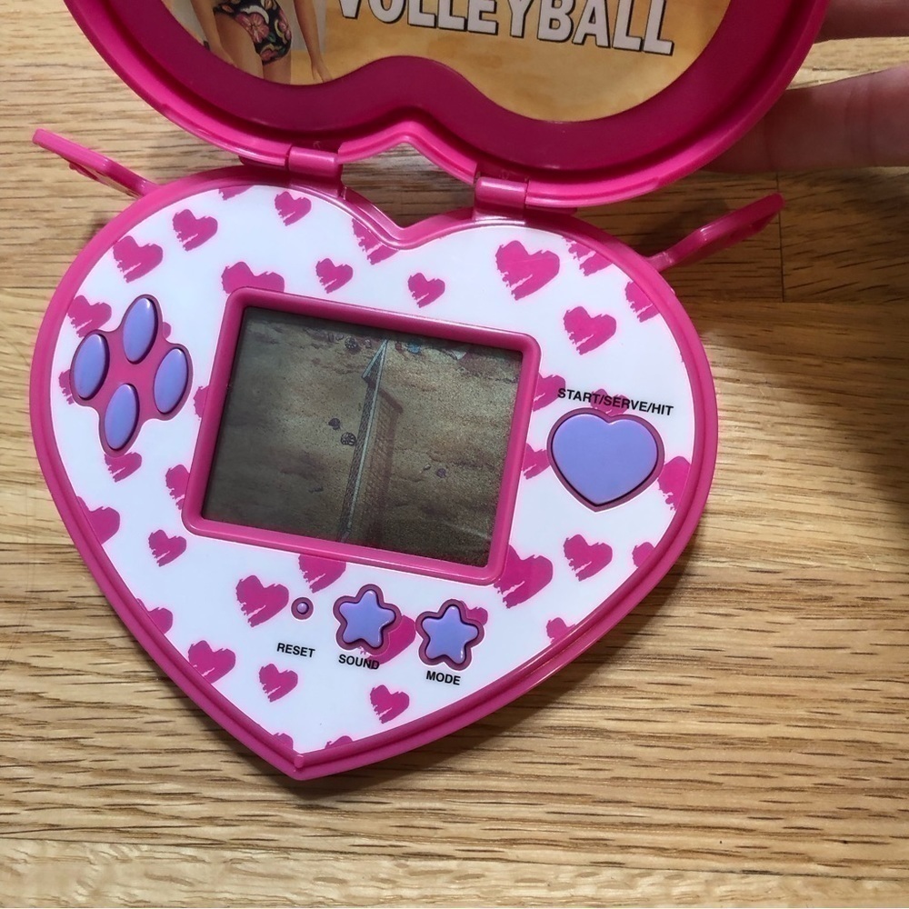 Vintage Barbie Volleyball Handheld Electronic Video Game 90s Pink - Picture 3 of 5